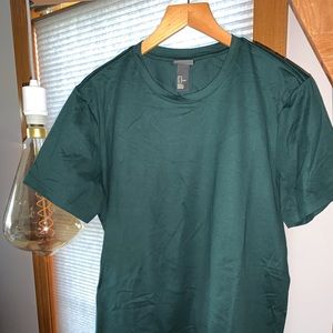 H&M forest green t-shirt